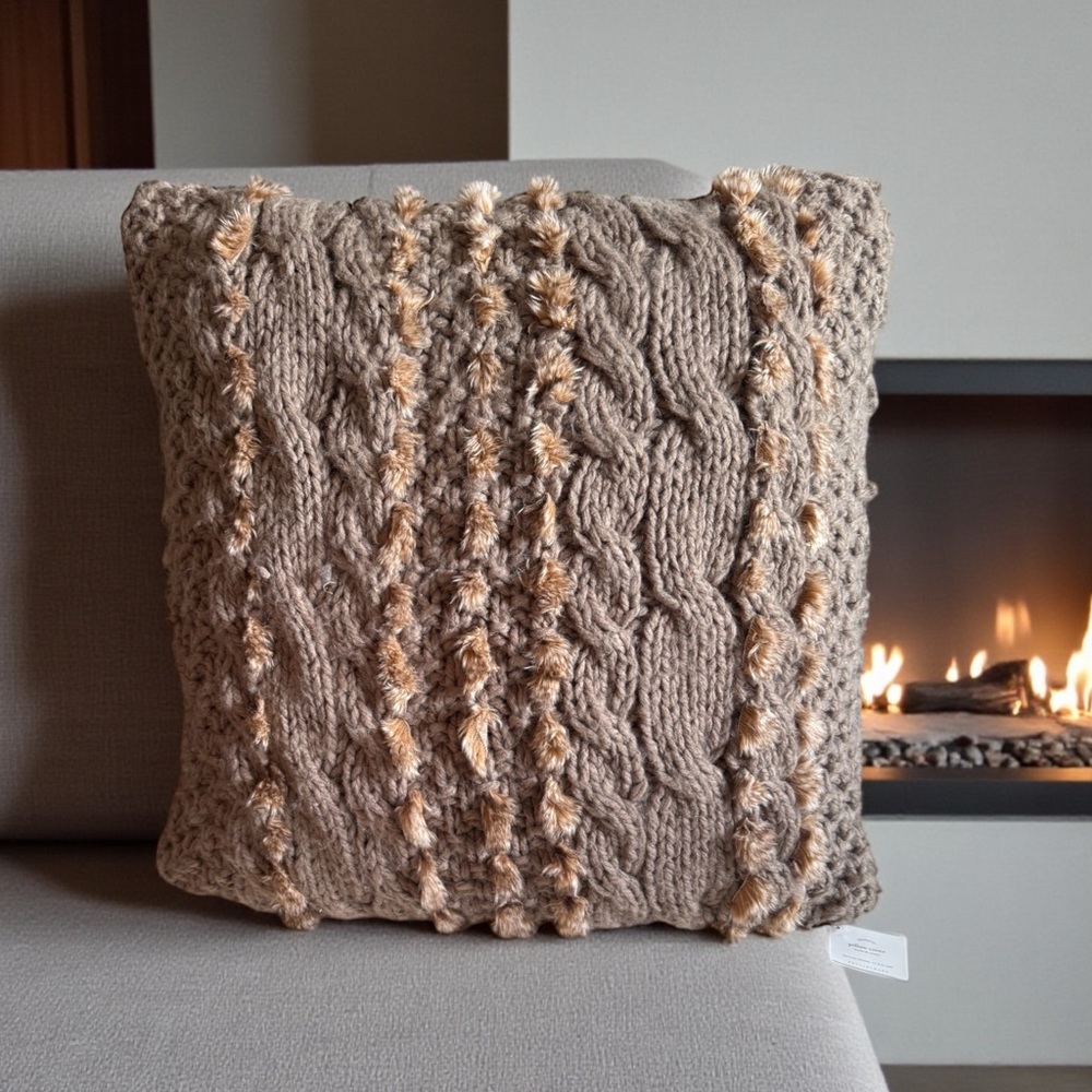 POTTERY BARN Chunky Cable Knit Neutral Faux Fur Throw Pillow Cover 24โx24โ